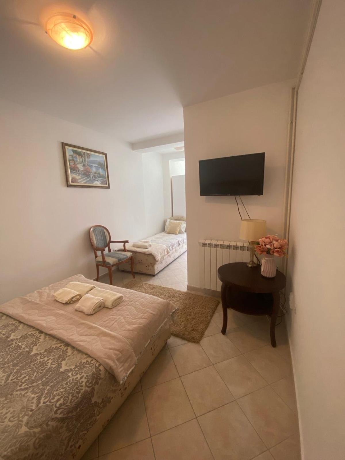 Miomir Perazic Apartments Петровац Экстерьер фото