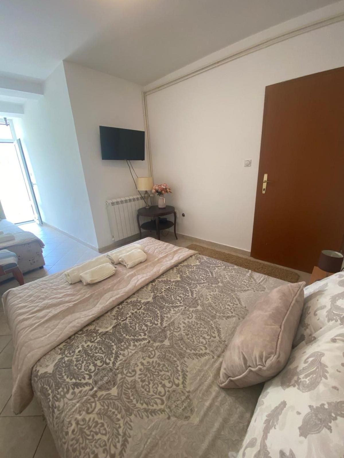 Miomir Perazic Apartments Петровац Экстерьер фото