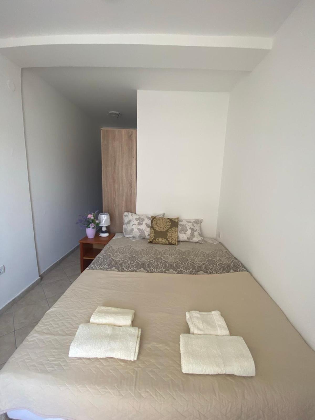 Miomir Perazic Apartments Петровац Экстерьер фото